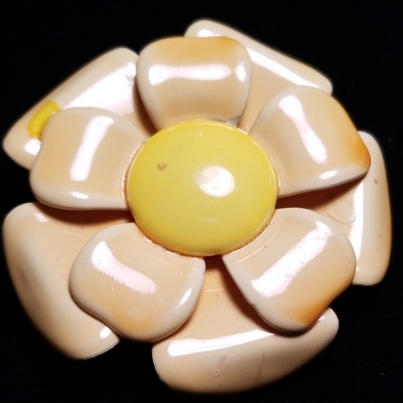 Vintage Enamel Flower Daisy Brooch Pin - Picture 7 of 14